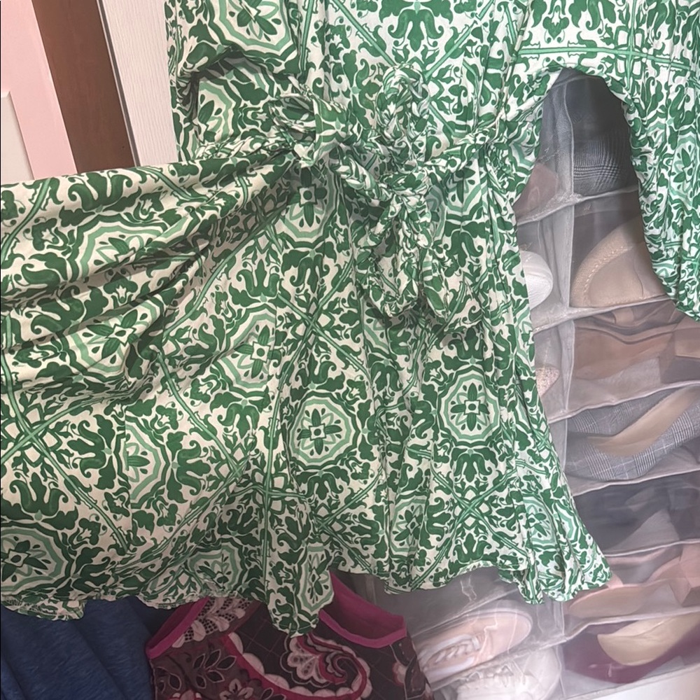 Boohoo Plus Green Pattern Dress - Picture 6 of 6